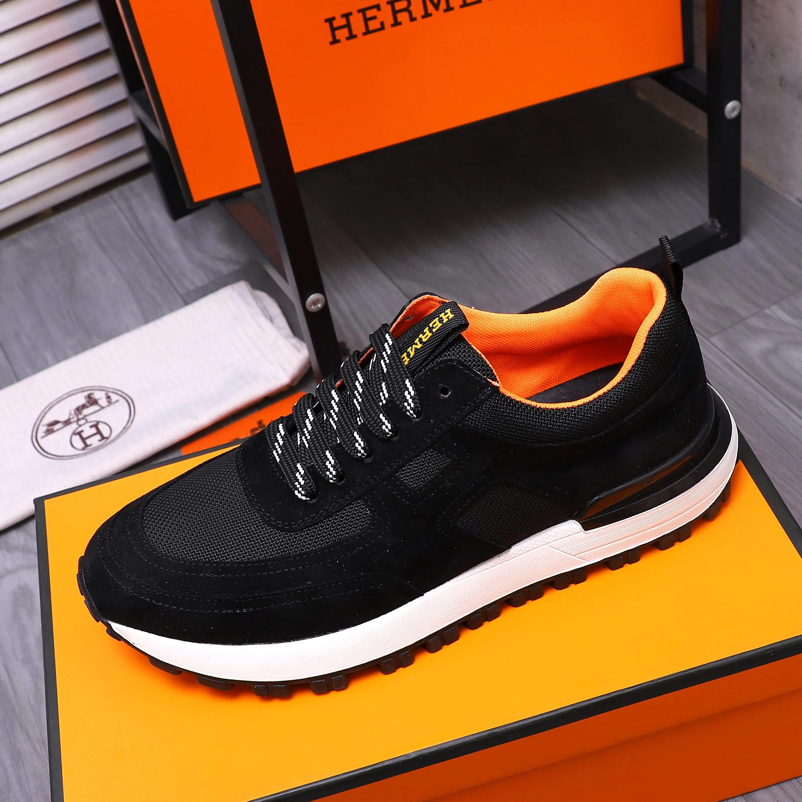 Men's shoes 💰420 Product trademark: HERMES "Hermes" casual shoes Regular size: 38-44 Product materials: Selected frosted cowhide stitching mesh upper Breathable mesh lining Cowhide insole Rubber outsole